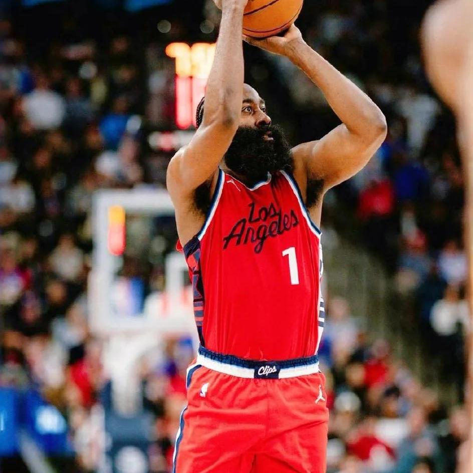 雄鹿B队爆冷雄鹿，哈登送出助攻