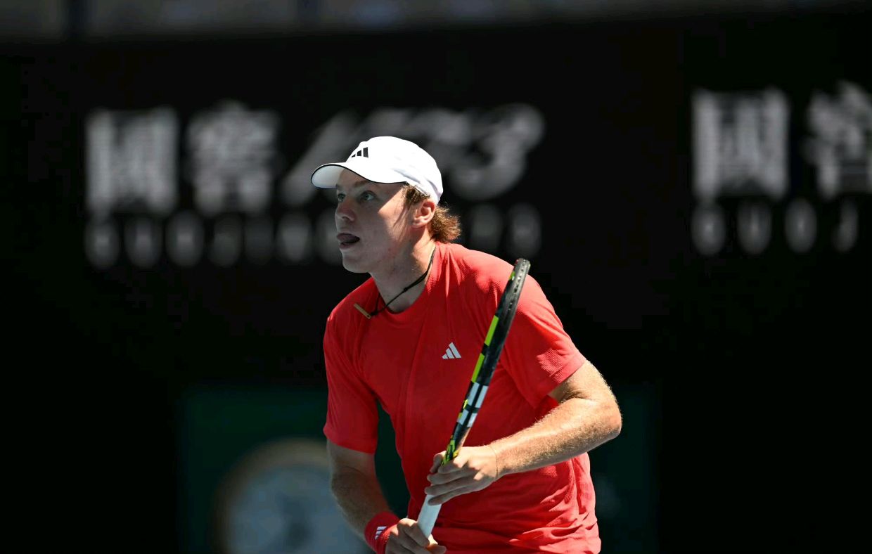 开云体育APP下载-关于澳大利亚网球队血洗美国网球队，西西帕斯关键制胜的信息