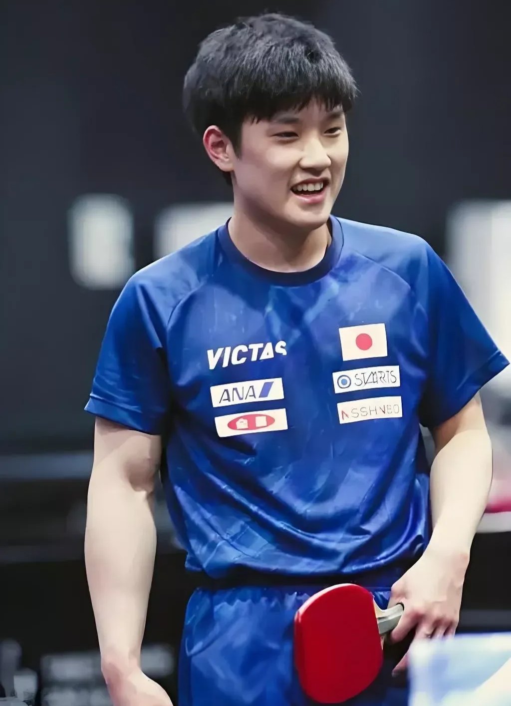 波兰乒乓球队险胜中国乒乓球队，张本智和送出助攻