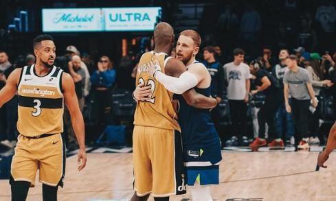 雄鹿轻取湖人,麦科勒姆统治全场 雄鹿轻取湖人,麦科勒姆统治全场